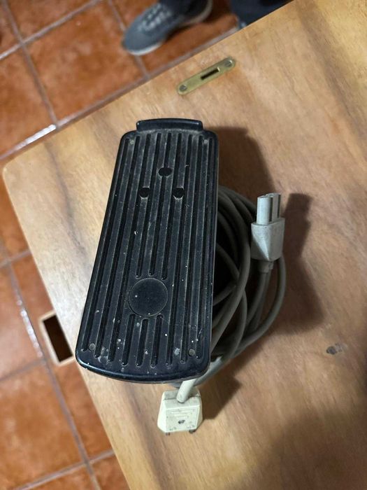 Máquina Costura PFAFF 130 Elétrica c/móvel