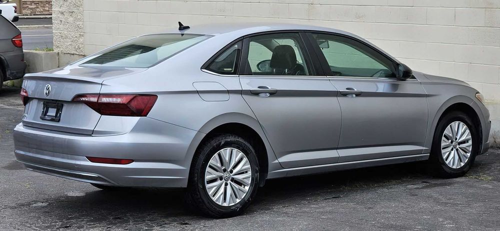 Volkswagen Jetta      2020
