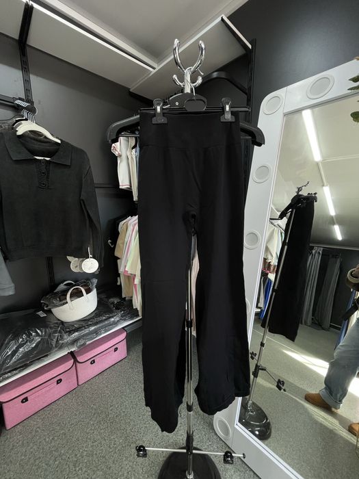 Стильні чорні легінси-кльош