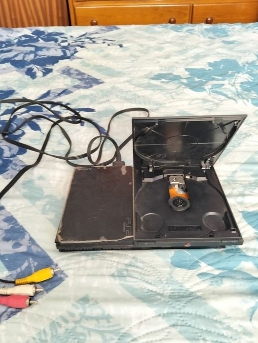 Vendo PS2 usada e em bom estado