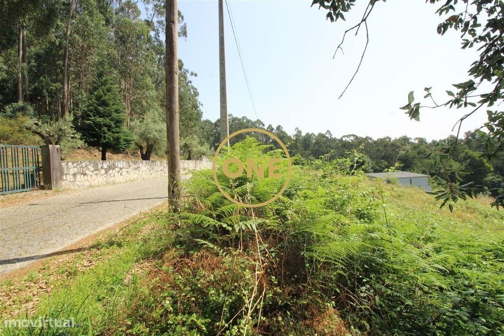 Excelente terreno de construção de 1717m2 no Louro/Vila Nova de Famali