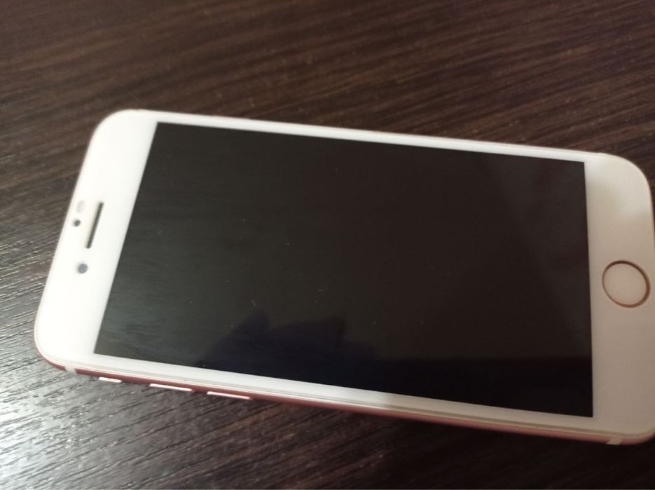 Продам iPhone 7