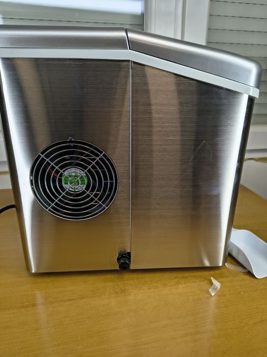 Kostkarka do lodu Brandson – wolnostojąca, stal nierdzewna