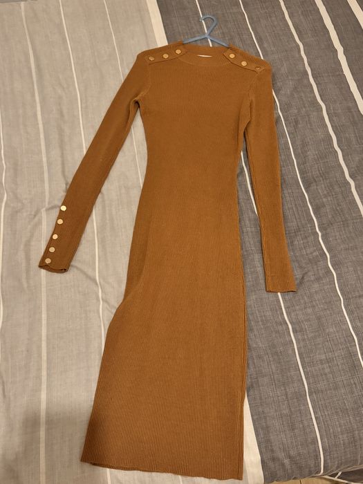 Vestido justo castanho