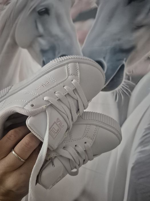 Fila adidasy.  26