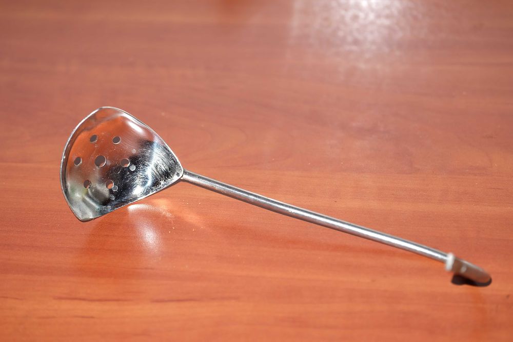 Ложка для спагетти, нож, поварёшка, кухонный набор.