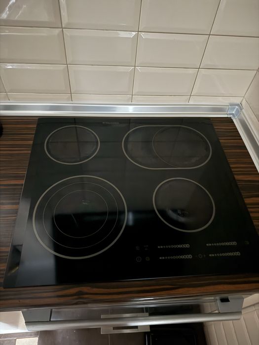 Варильна поверхня  Electrolux
