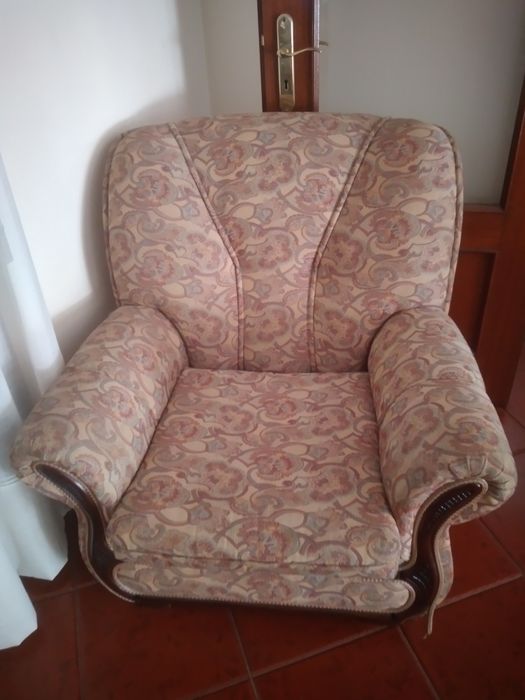 Conjunto  sofás,  sofá  cama e dois  individuais