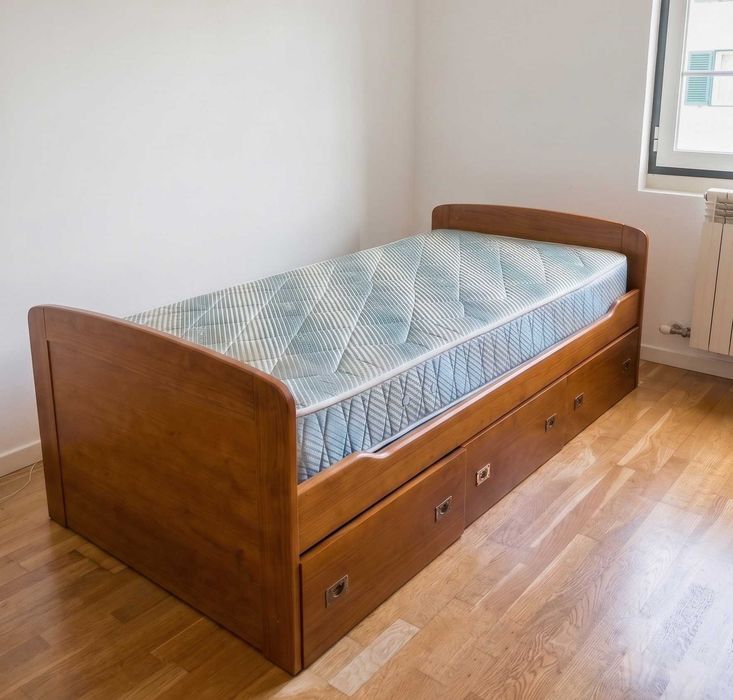 Mobília de Quarto Solteiro em Madeira