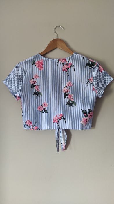 Wiązany Crop top w paski kwiaty piękny S krótki głęboki dekolt lato hi