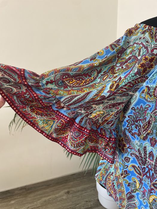 Top Lanidor colorido “off shoulder”