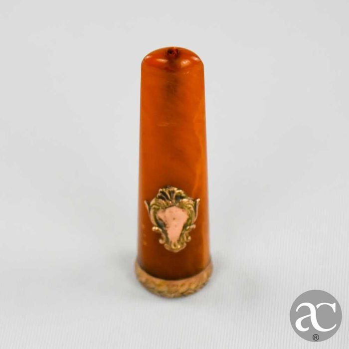 Antiga Boquilha em âmbar e ouro com placa