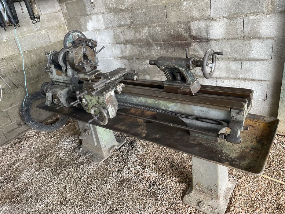 Torno usado funcional para desocupar