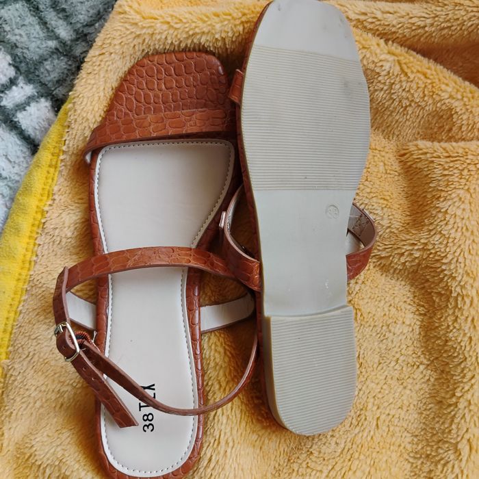 Nowe sandały roz 38