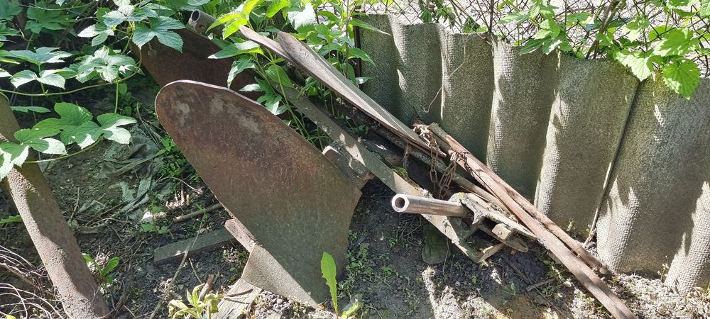 Трактор плуг и прицеп