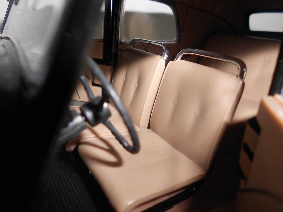 Miniatura de Coleção CITROEN TRACTION 11 B 1938 escala 1.18