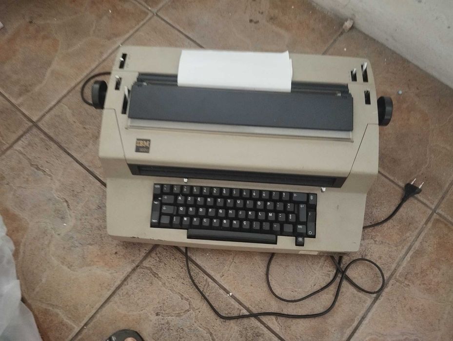 Maquina de escrever marca IBM