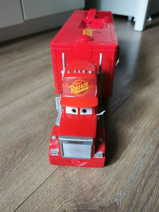 Ciężarówka Maniek Zygzak Mcqueen walizeczka na 16 aut Cars Auta