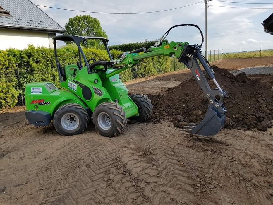 Zakładanie trawników, prace ogrodnicze, niwelacja terenu
