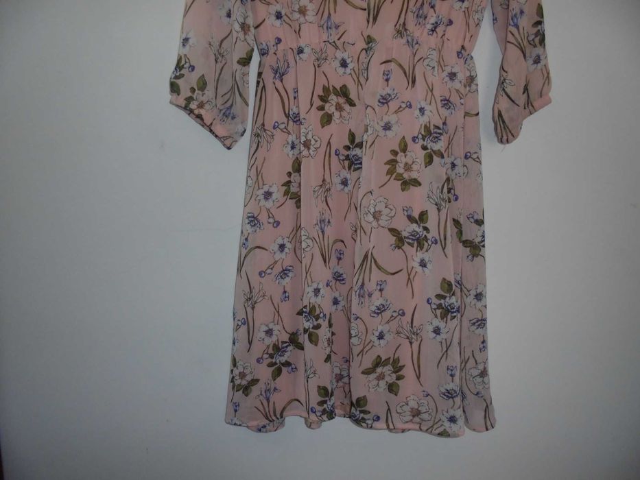 vestido de senhora muito alegre