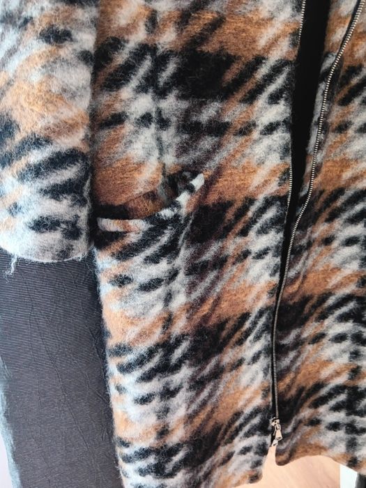 Casaco Ferrache  tamanho S novo sem etiqueta