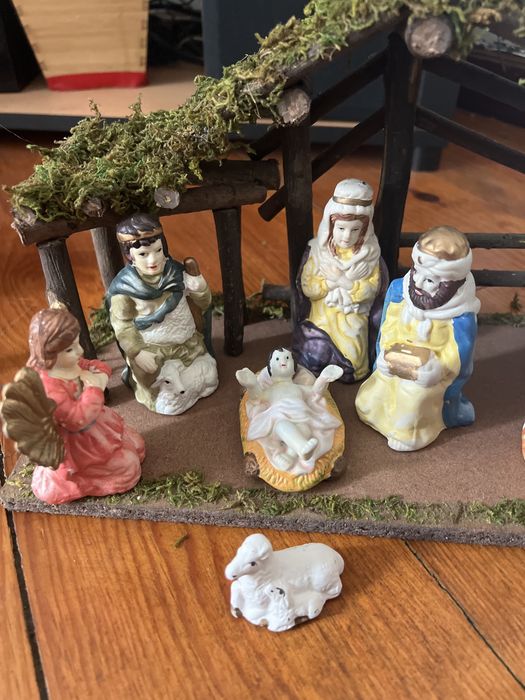 Presepio de Natal com 10 figuras em loiça NOVO