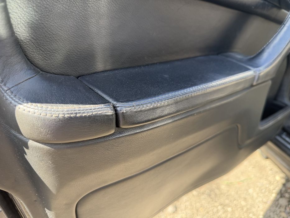 Skorzane idealne boczki czarne BMW E32 RARYTAS SKÓRA