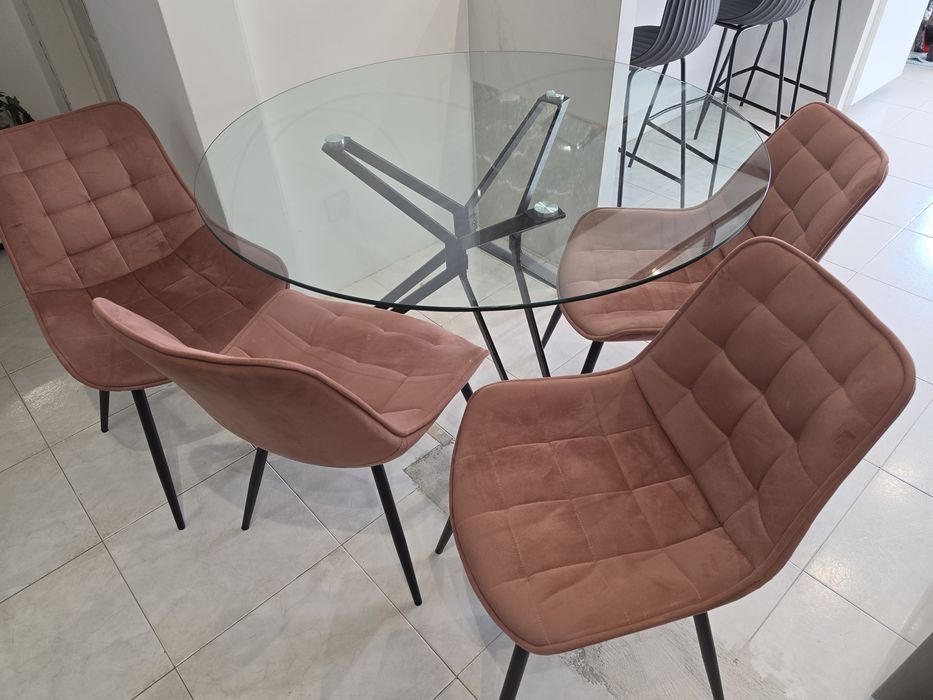 Mesa de jantar com 4 cadeiras