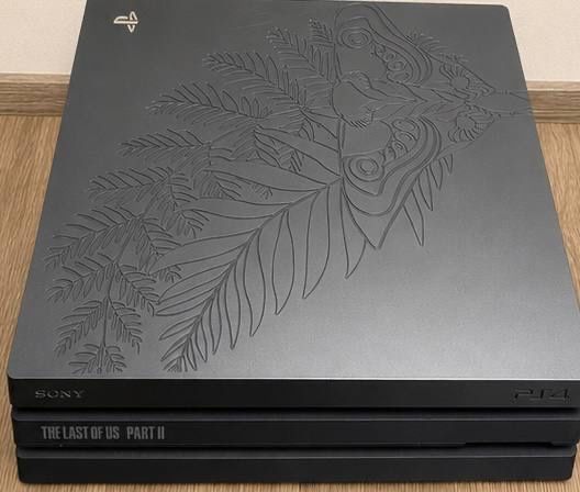 PlayStation 4 Pro The Last of Us II Limited Edition + 2 DualShock + 4 игры