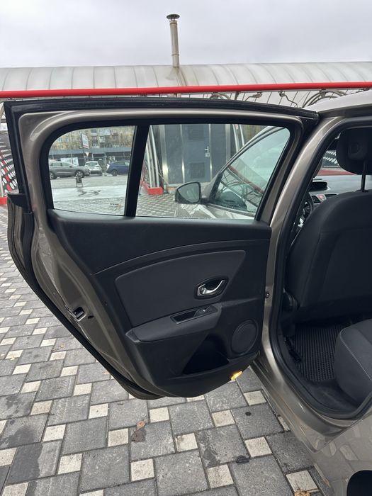 Renault Megane 1.6 бензин 2010