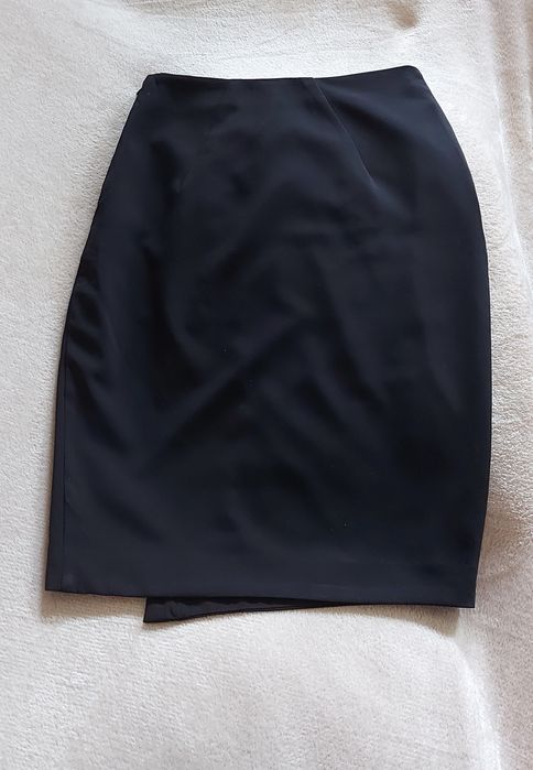 Czarna, ołówkowa spódnica, rozporek, H&M, S
