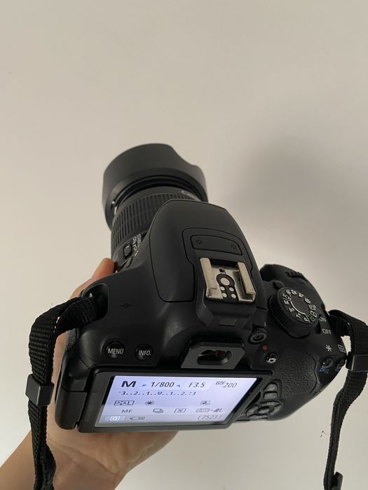 Canon 700D + lente de kit