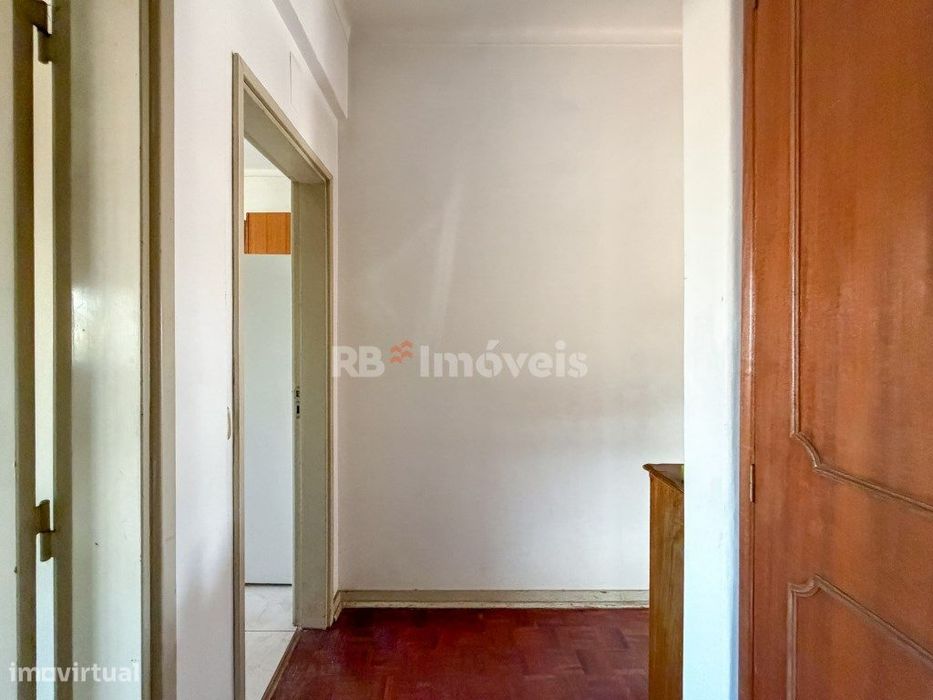 Apartamento T2 c/ Varanda - no Entroncamento