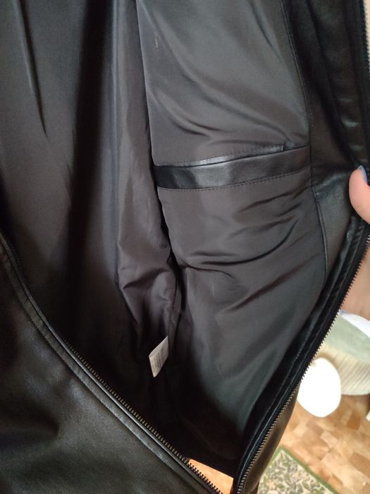 Новая кожаная куртка от Emporio Armani.