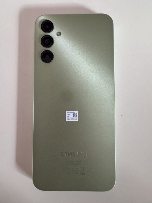 Samsung Galaxy A14 5G na cor verde, com 128GB de armazenamento e tecnologia 5G