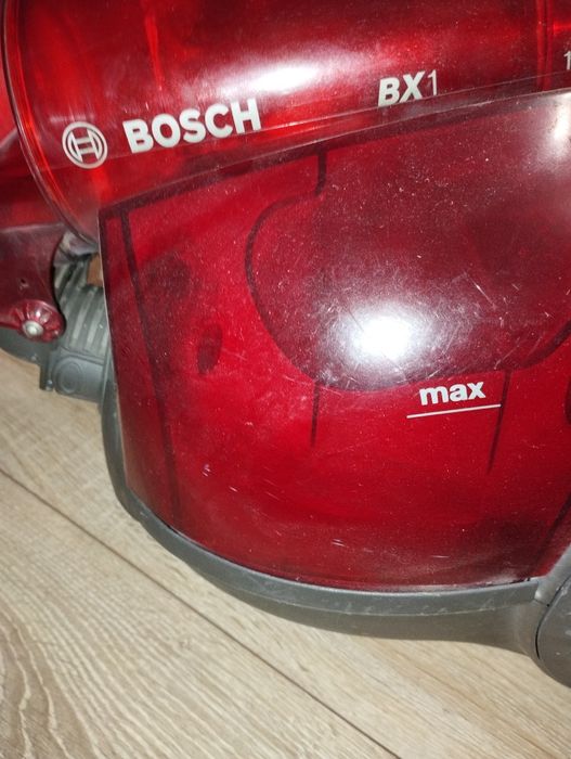 Пилосос в гарному стані повністю комплектний і справний.BOCHБ !!!