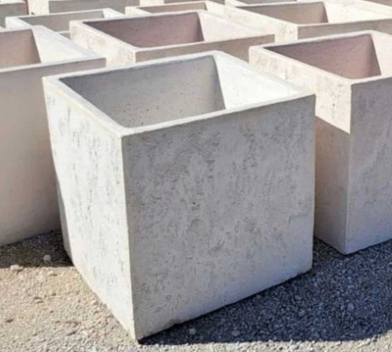 Vasos de cimento e outros materiais