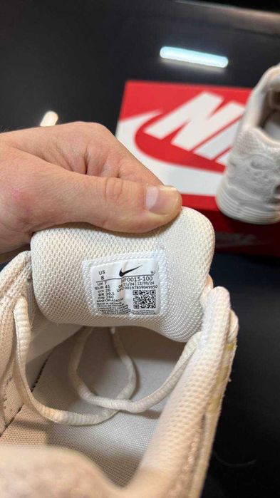 Чоловічі кросівки Nike P-6000 Se Beige HF0015-100