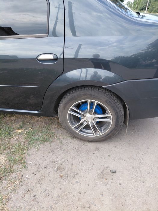 автомобиль дача логан