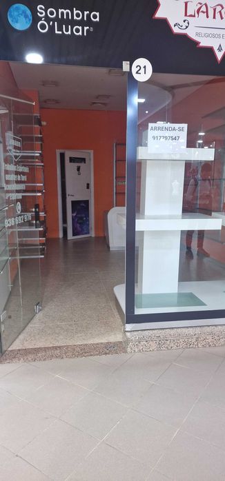 Arrenda-se loja Shopping Massamá  perto da estação de comboios