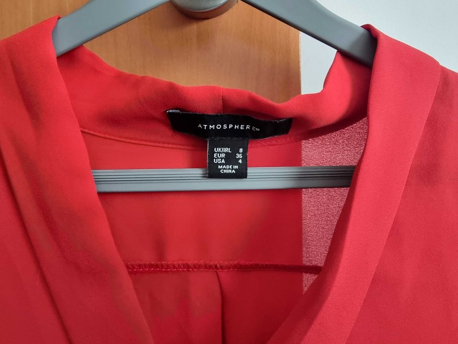 Blusa vermelha Primark com detalhe cruzado à frente, tamanho 36