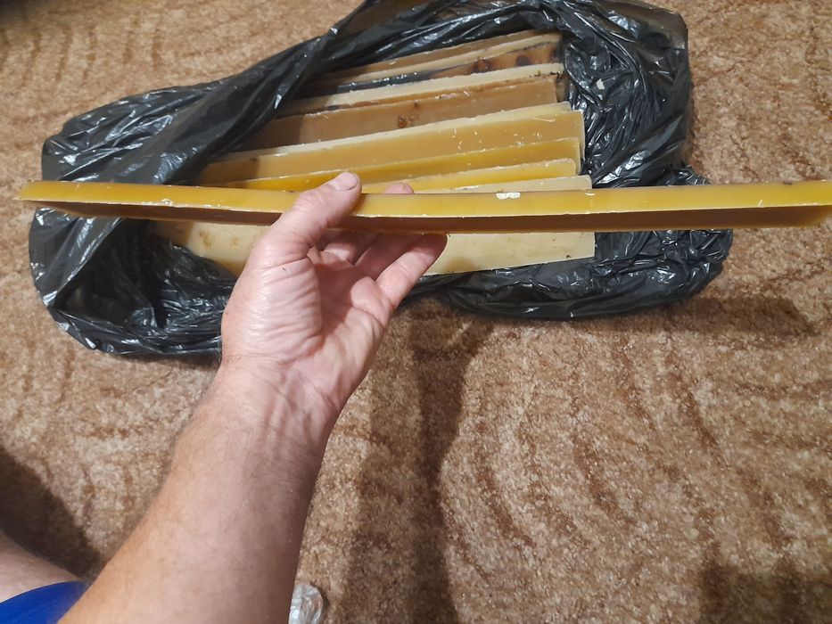 Натуральний пчелиный воск