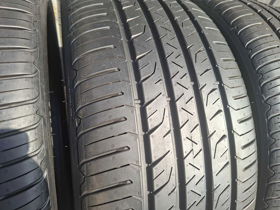 Шини Б/У Демо 2шт 245/40 R20 99V VOL Goodyear Efficient grip perfomance SUV .