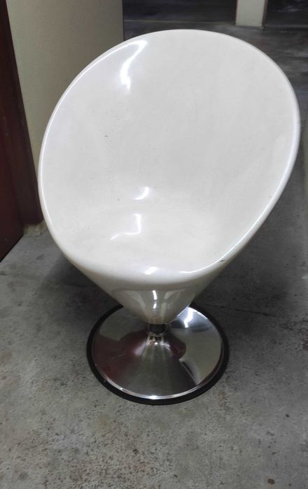 Cadeira em forma de cone- Rotativa