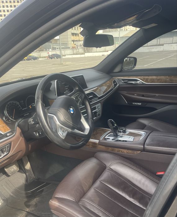 BMW 740D 2016рік 400 к/с