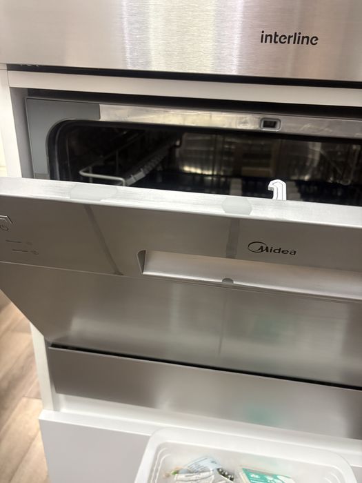 Посудомийна машина компактна  Midea MCFD55320S-C.