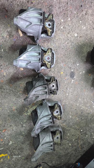 Lewa poduszka silnika Audi A4 B9  A5 Q5 8W