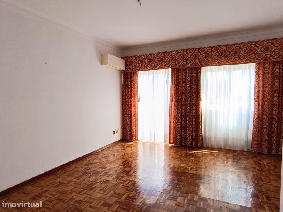 Apartamento T3 com vista sobre a cidade