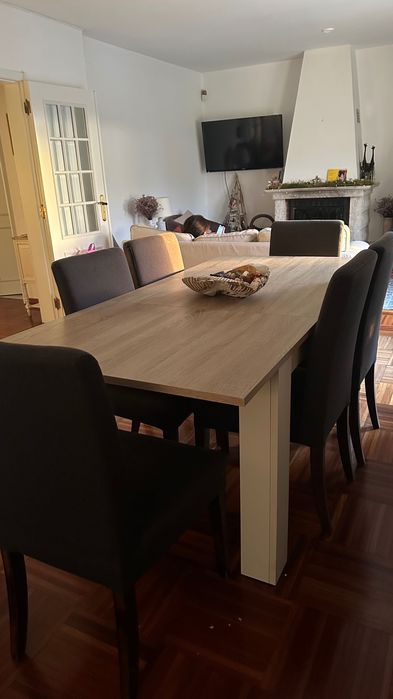 Mesa e 6 cadeiras