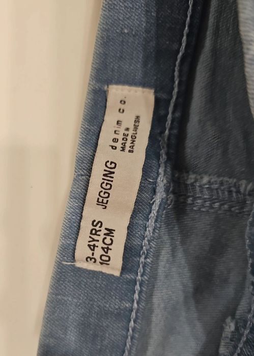 Primark jeansy na gumce 104 elastyczne jasny niebieski